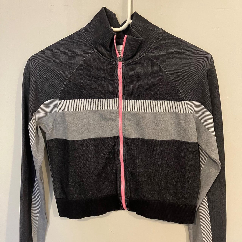 🖤💖 FABLETICS TORY CROPPED SEAMLESS JACKET (LARGE) 💖🖤